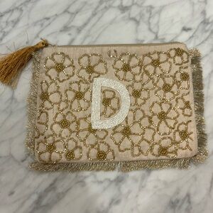 D makeup bag